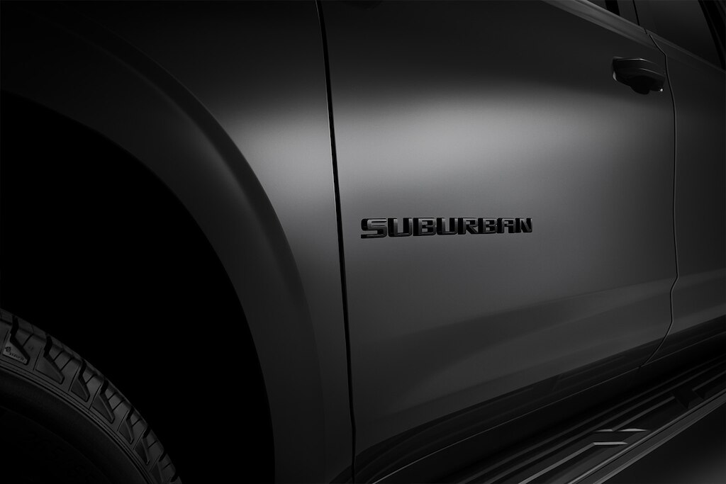 Emblema Suburban en color negro y más accesorios para personalizar tu nueva SUV 4x4 Chevrolet